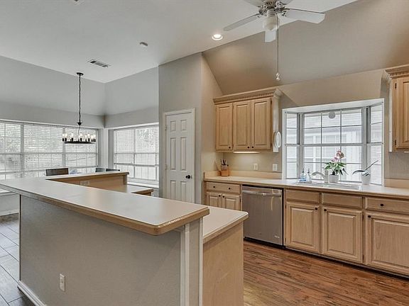 5th image of 1829 Parkwood Dr