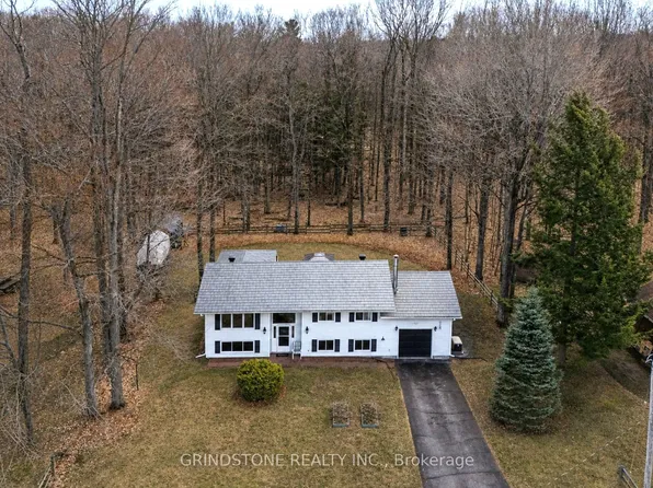 319 Riverwood Dr, Ottawa, ON K0A 3M0