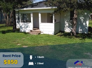 807 W Brazos St, Groesbeck, TX 76642