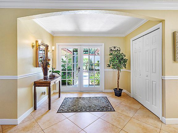 5th image of 2727 SW 23rd Cranbrook Dr