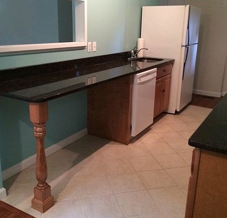 Galley kitchen, granite desk