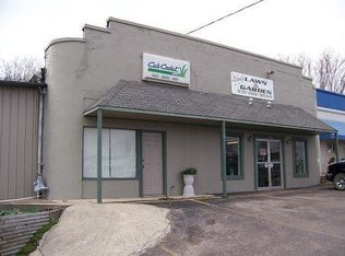 208 S High St, Waynesboro, TN 38485