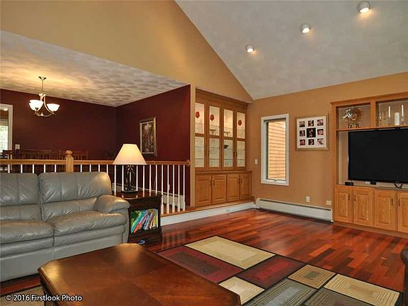 3rd image of 500 Perry Hill Rd