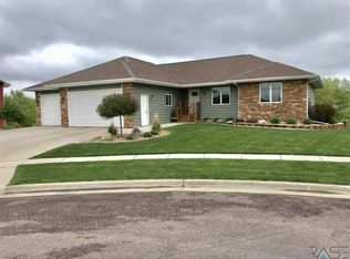 1509 W Creekside Cir, Brandon, SD 57005