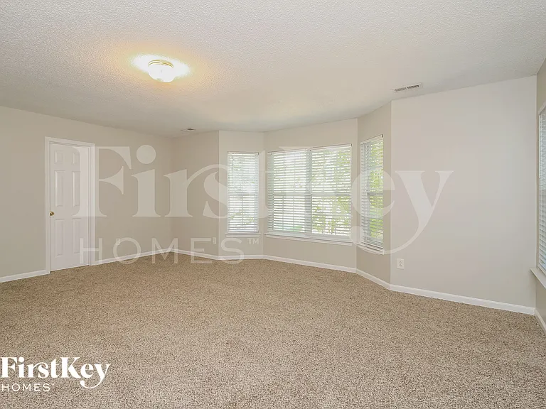 944 Highland Glen Rd — Photo 12