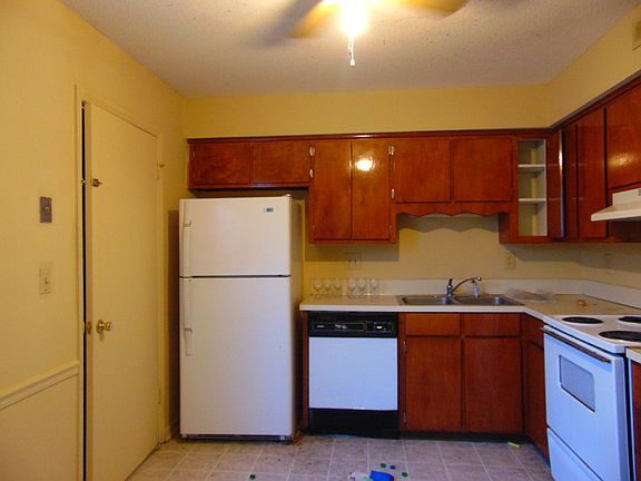 4th image of 110 Magwood Dr APT C