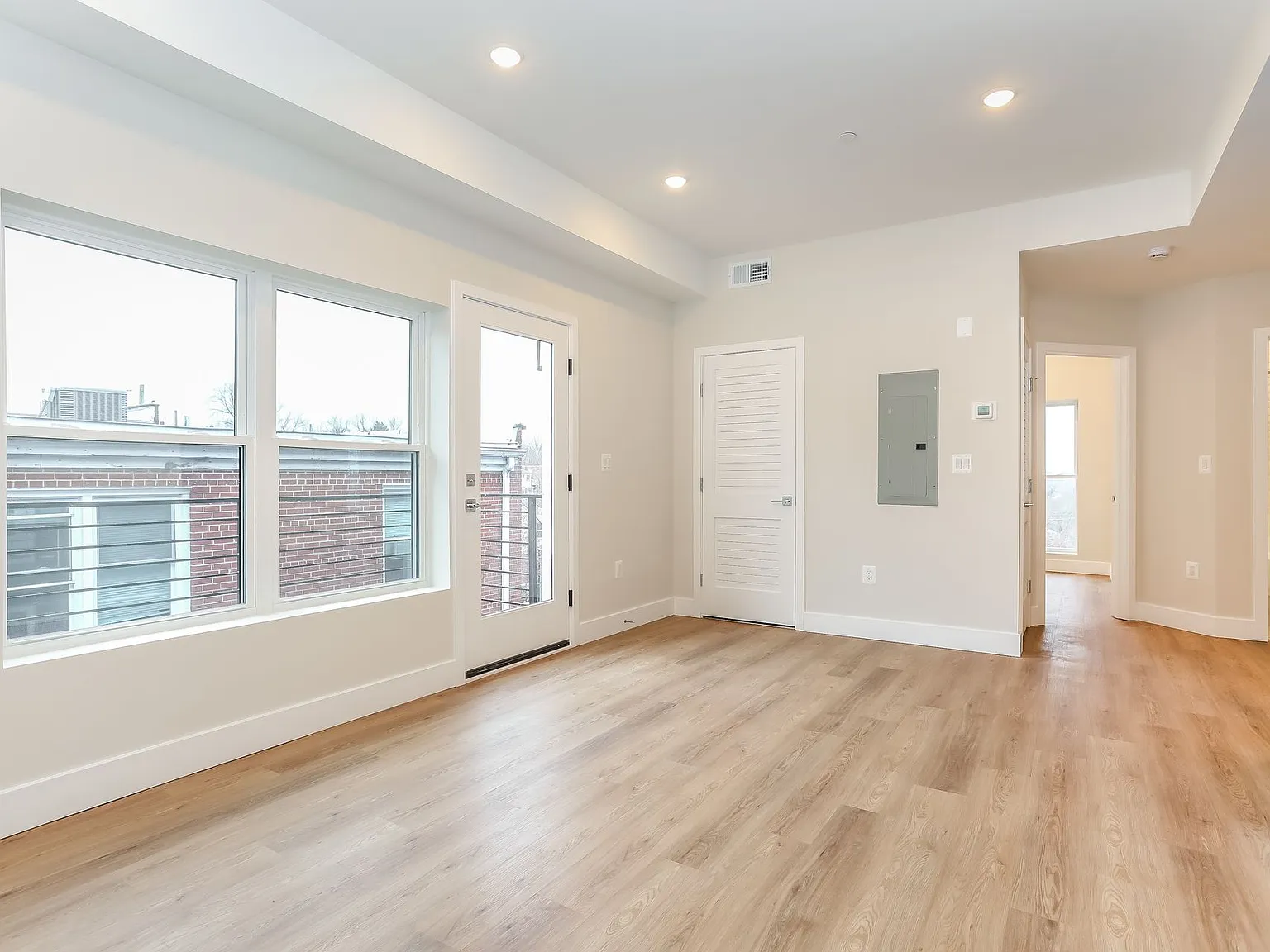 52nd Street Residences — Photo 4