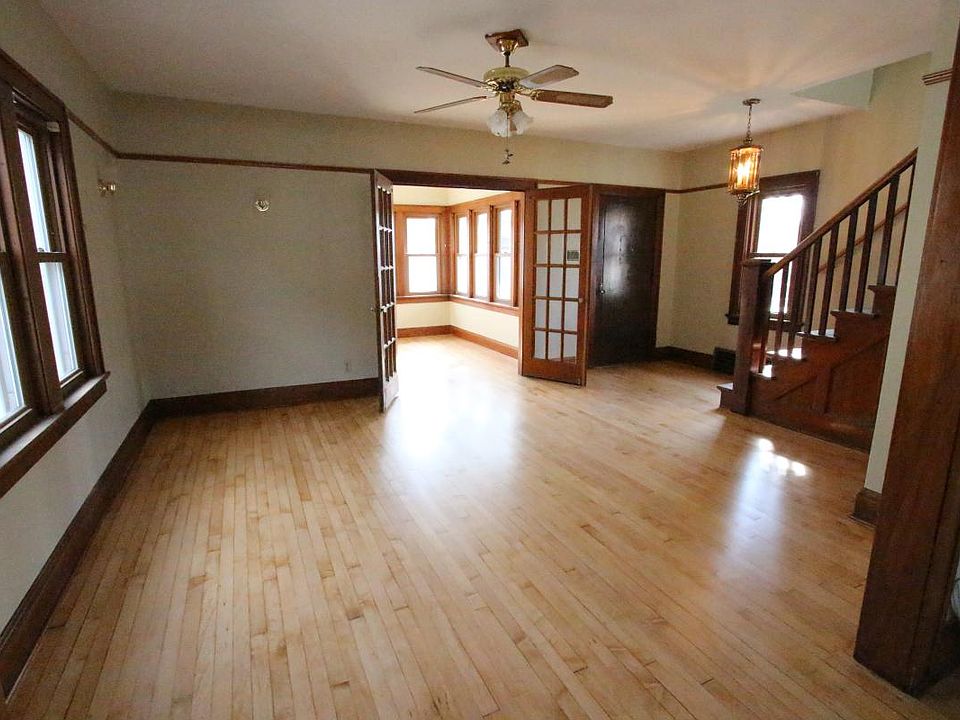 Family room towards sunroom