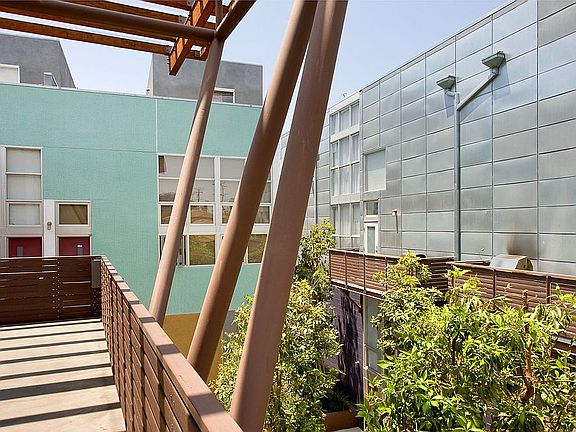2nd image of 1037 N Laurel Ave APT 18