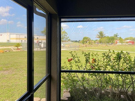 5th image of 329 Shadow Lakes Dr