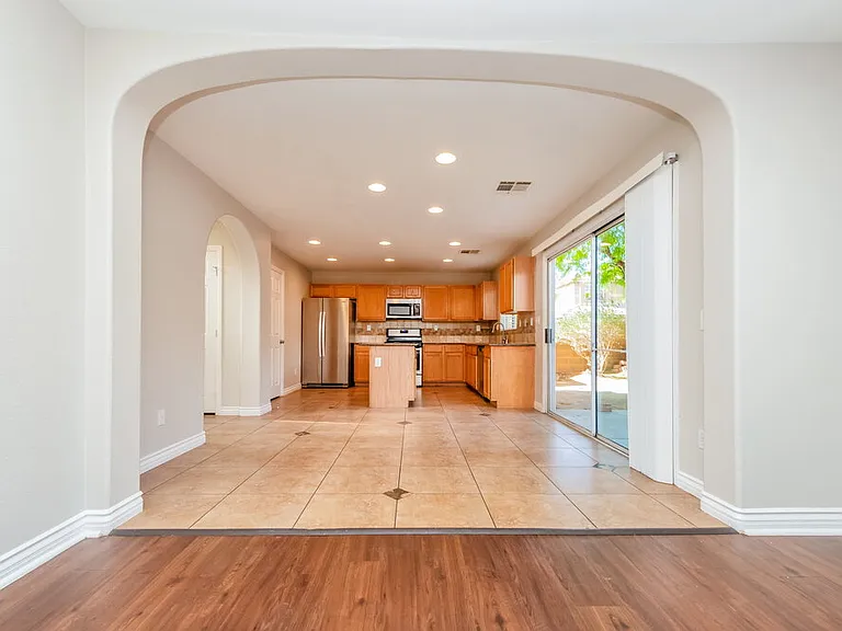 5305 Santa Fe Heights St — Photo 6