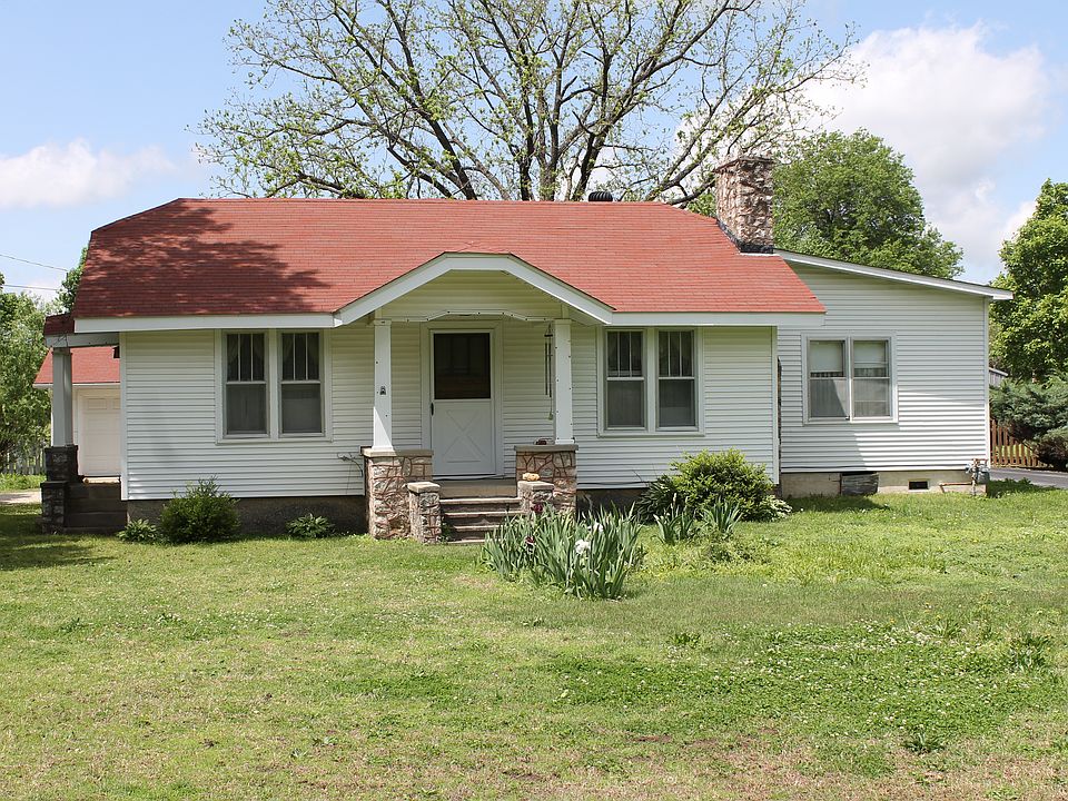 1st image of 704 W North 2nd St
