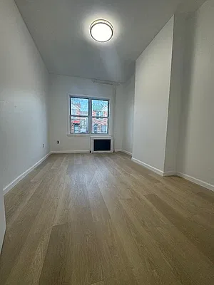 Rented by Halvatzis Realty | media 11
