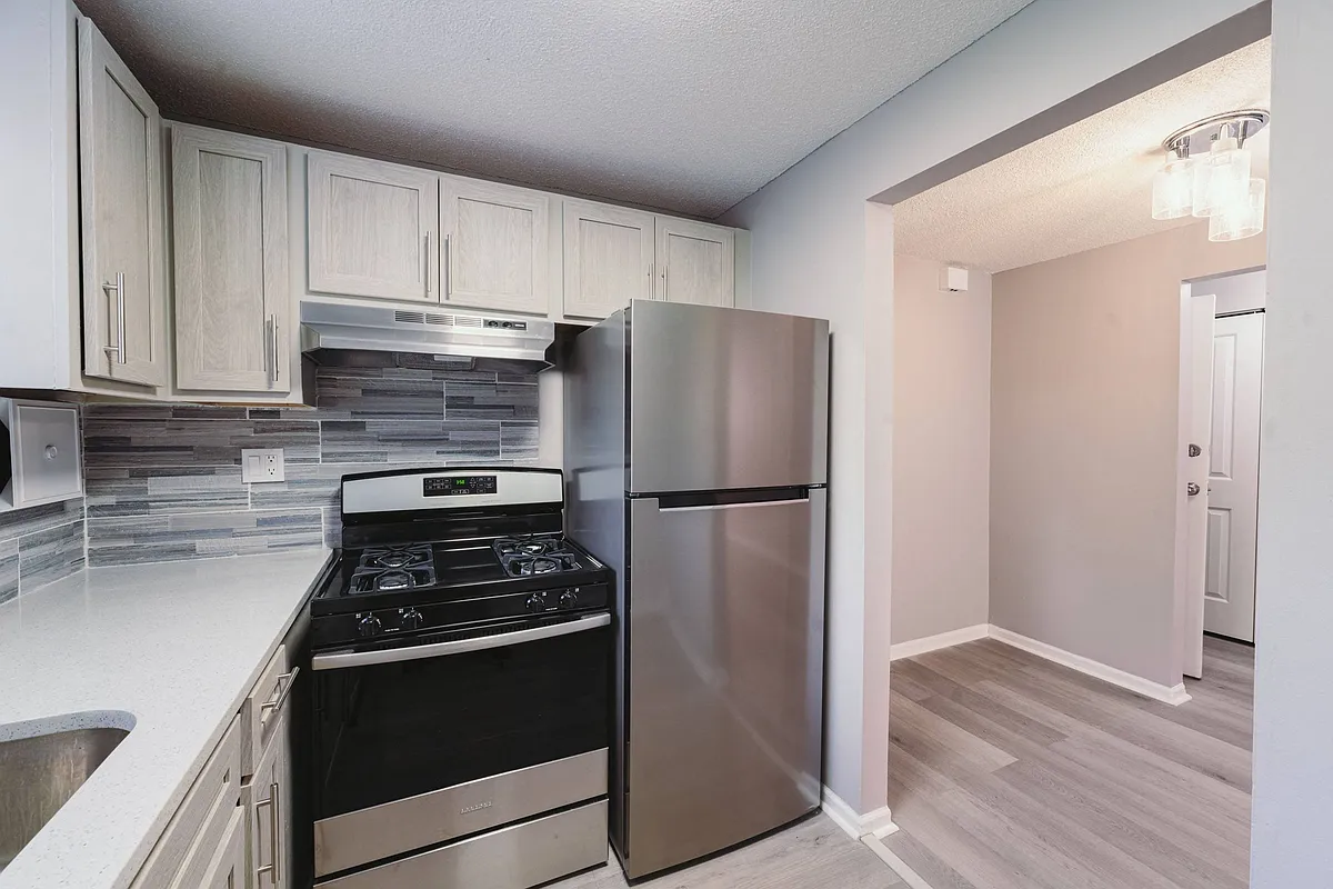 Building Photo - BAY SHORE APARTMENTS