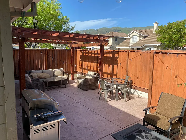 570 Altamont Dr — Photo 14
