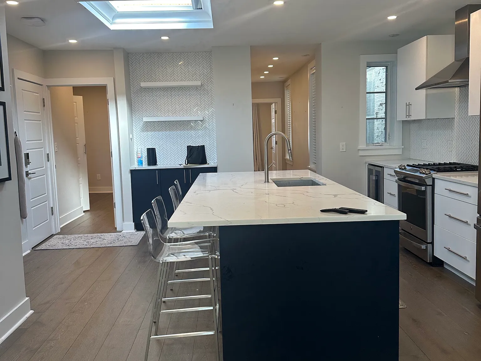 2 bed, 800 sqft, $4,100 — Photo 4