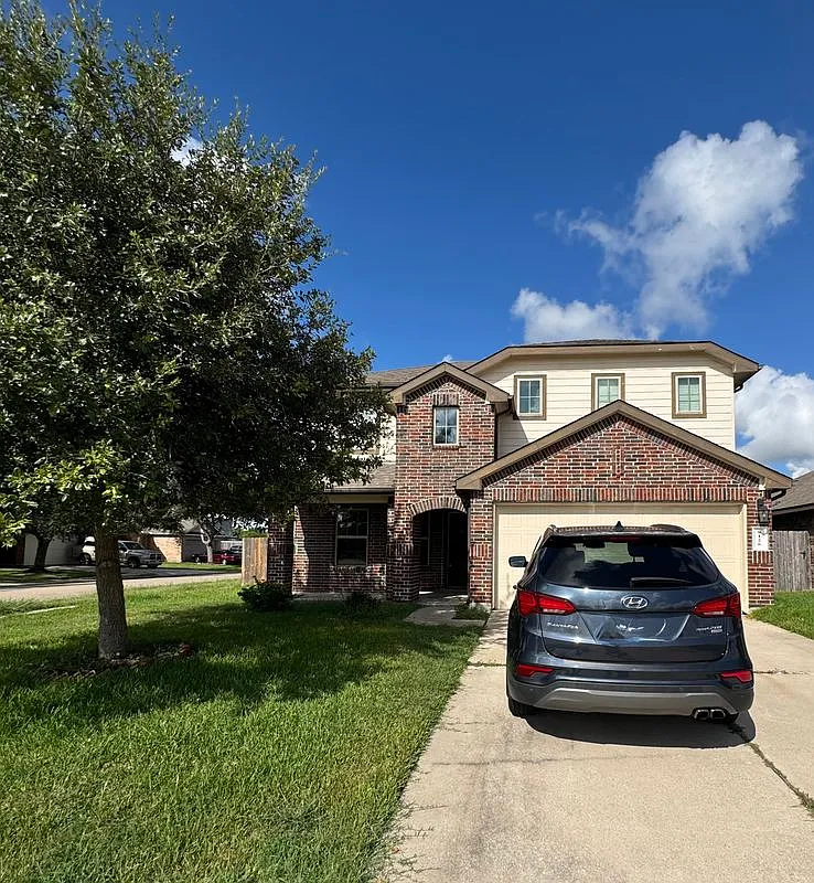 4 bed, 3.0 bath, 2398 sqft, $2,800 — Photo 1