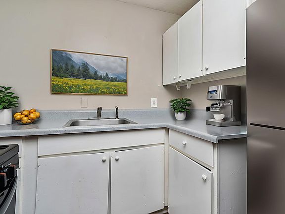 3rd image of 3820 1st Ave APT 2