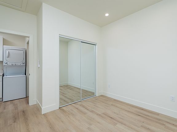 3rd image of 3715 W Victory Blvd #102