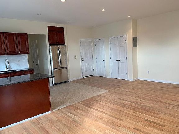 3rd image of 4347 43rd St APT 3F