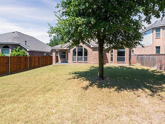 5th image of 2701 Travis Dr