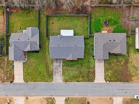 3rd image of 19 Shamsie Dr