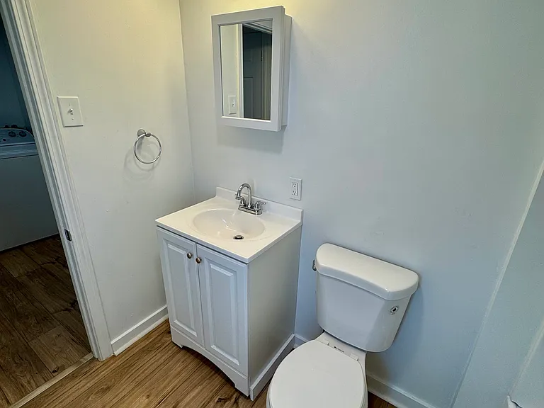140 Grove Ave — Photo 18