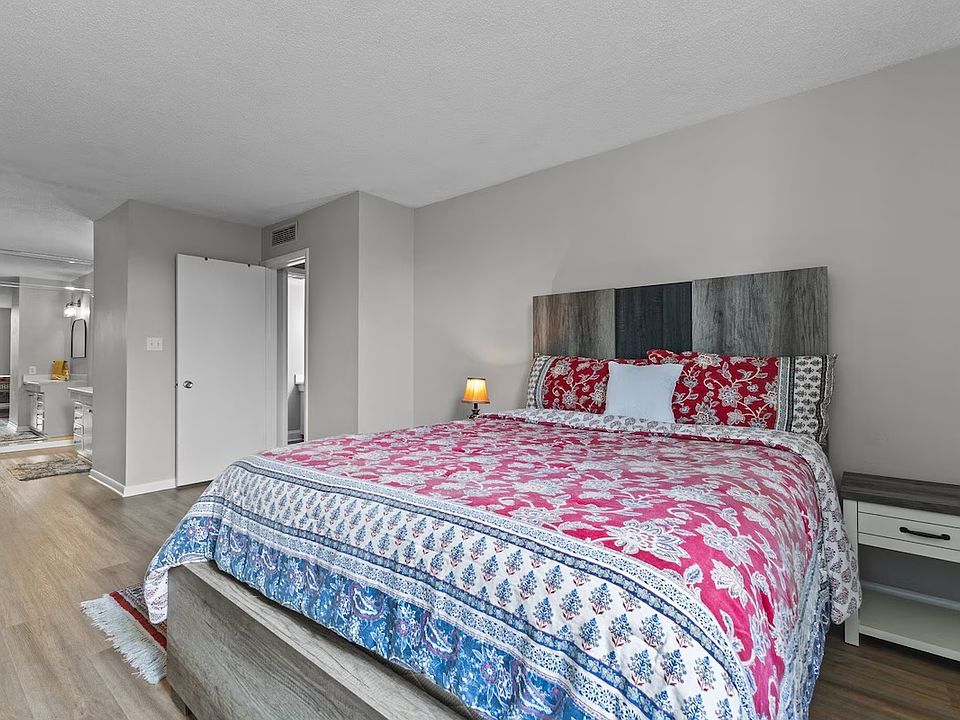 1st image of 1100 Clarendon St APT 204