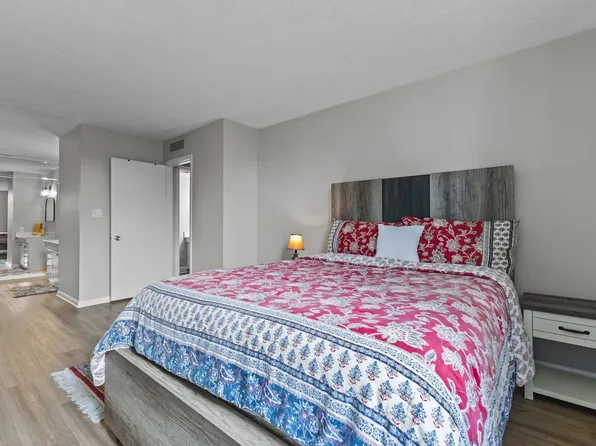1100 Clarendon St APT 204, Fayetteville, NC 28305