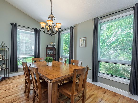 4th image of 2305 Belcaro Dr