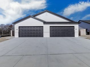 820 Fox Ridge St, Newton, KS 67114