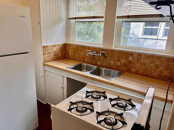 5th image of 3962 Goldfinch St APT 7