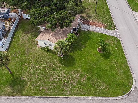 3rd image of 1111 Meadowlawn Dr N