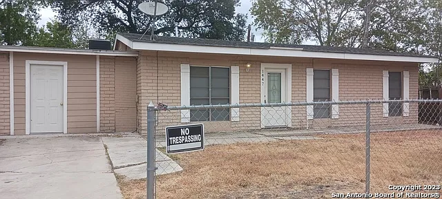 3 bed, 1.0 bath, 1163 sqft, $1,400 — Photo 3