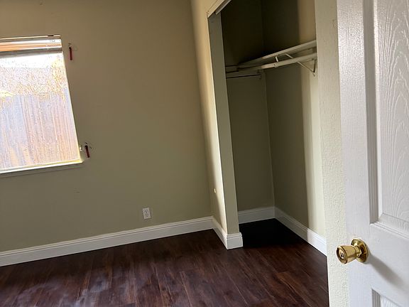 3rd image of 923 Greensboro Ct