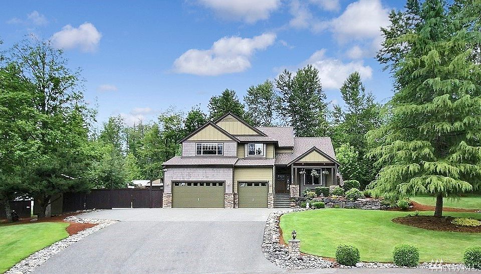 3370 sq ft top quality Craftsman home on park-like 1.3 acres in a convenient North Maple Valley estate home cul-de-sac.