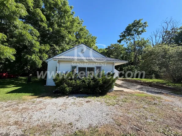 23 Brewer Rd, Danville, IL 61834