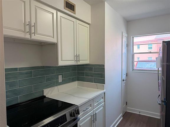 3rd image of 1134 RUE DES ROIS #1134