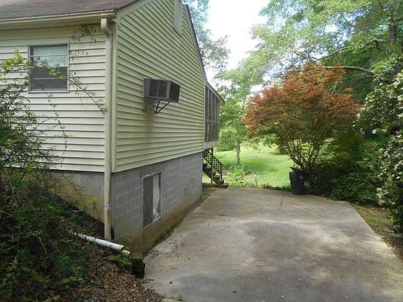 2nd image of 142 Roseland Dr