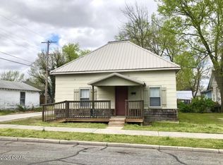 609 W 15th St, Joplin, MO 64804