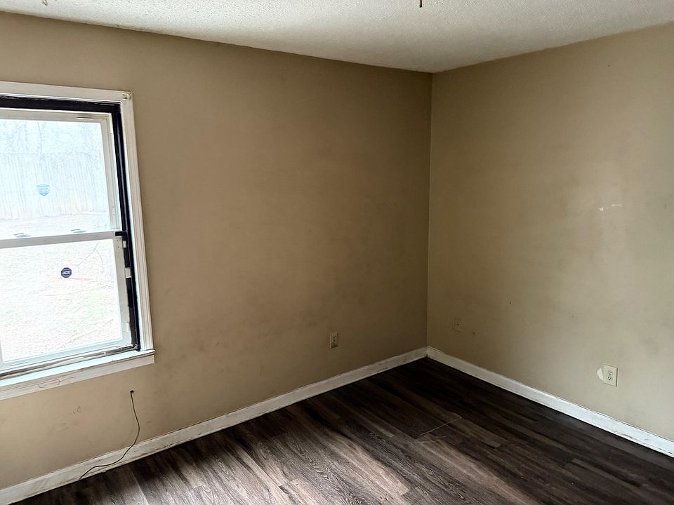 2nd image of 5610 Maple Tree Dr