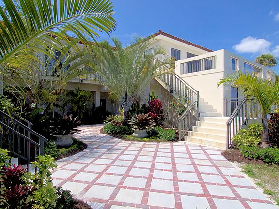 Court Yard / North Deck