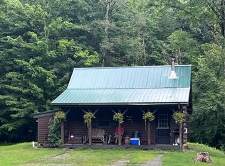 215 Coach Rd, Guilford, VT 05301