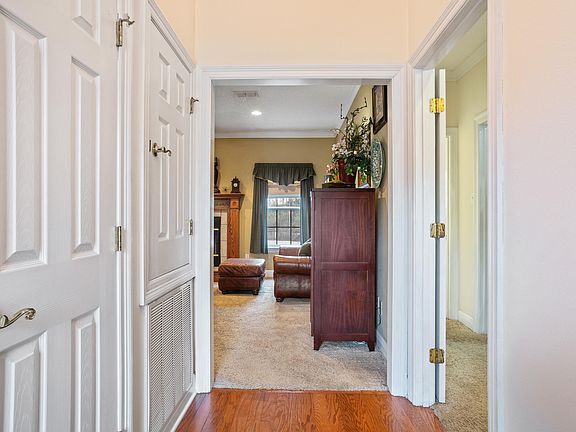 4th image of 17463 Country Oak Ln