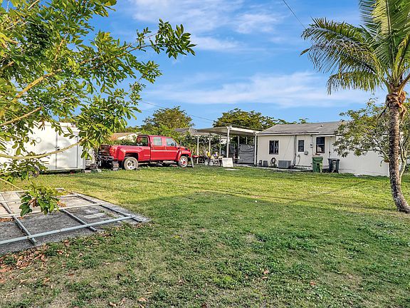 4th image of 915 NW 121st Street