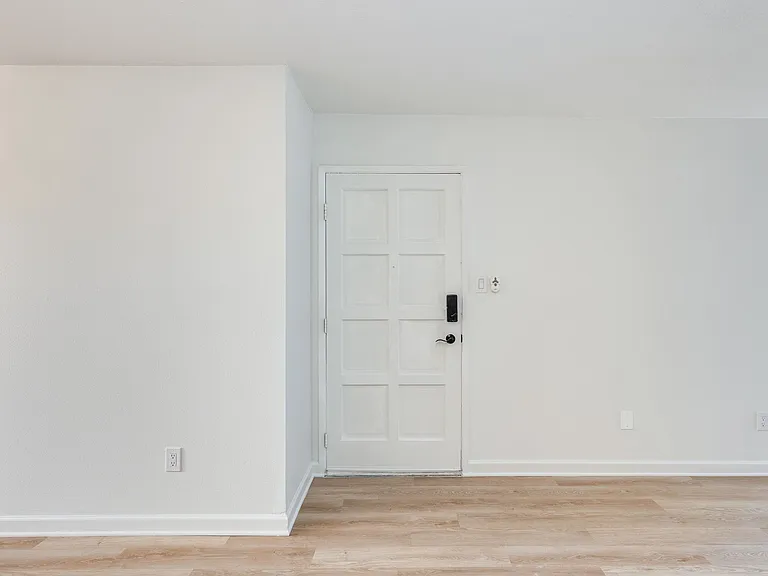 4950 N Miller Rd #116 — Photo 33