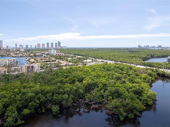 2nd image of 16385 Biscayne Blvd Unit 2016
