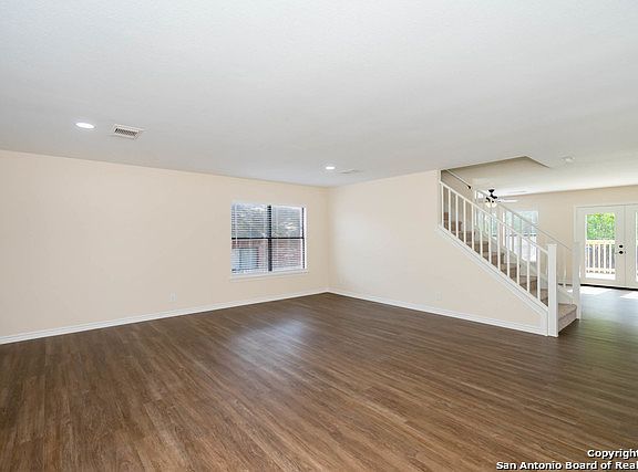 3rd image of 15818 Colton Wl