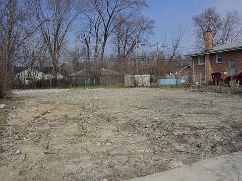 2nd image of 283 Hickory St