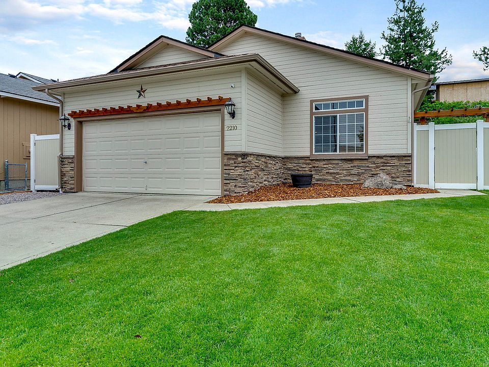 1st image of 2210 N Columbine Ct